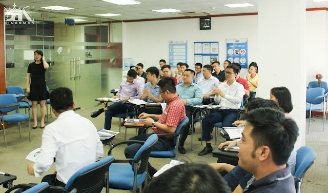 Những tràng pháo tay dành cho bài giảng của thầy Hoàng Trung Dũng