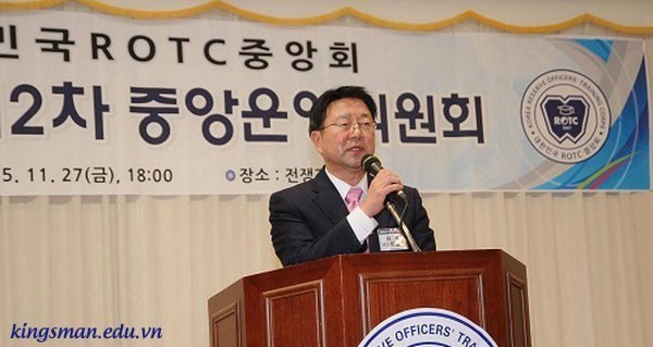 Nhẫn nhịn 17 năm để vượt qua “người khổng lồ”