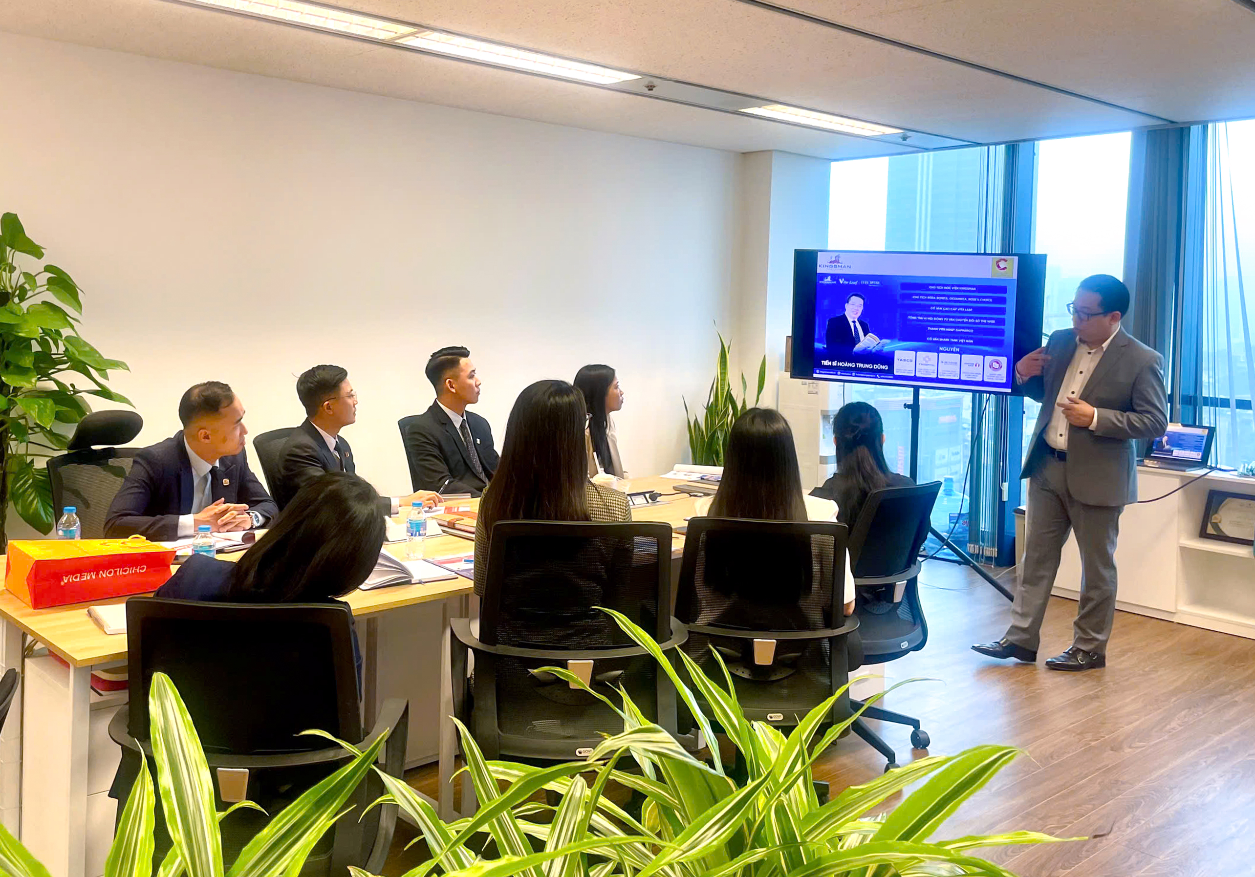 Tiến sĩ Hoàng Trung Dũng Kingsman đào tạo tại Chicilon Media