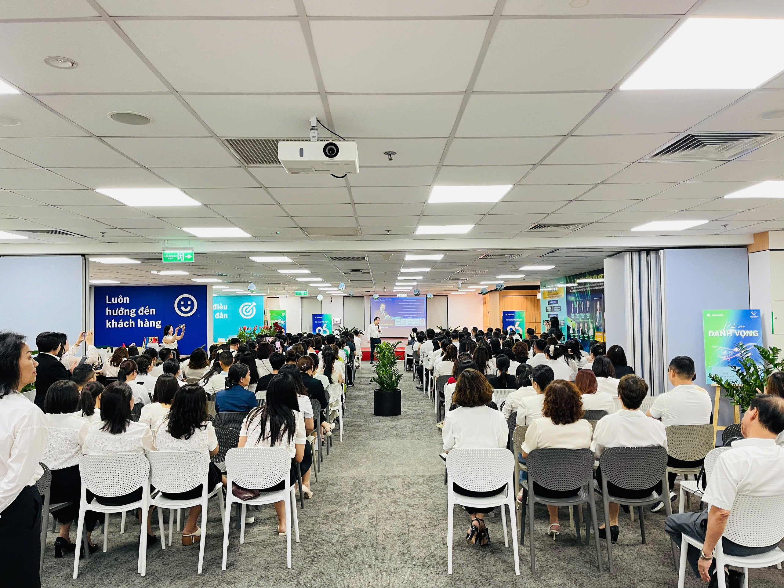 z6895630271408_083935b364474b1f2295b09fd993d1e9