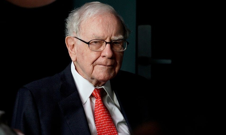 Huyền thoại Warren Buffett rót 135 tỷ USD mua 1 cổ phiếu thuộc lĩnh vực ông từng xa lánh: Thời cơ đến cho các nhà đầu tư?